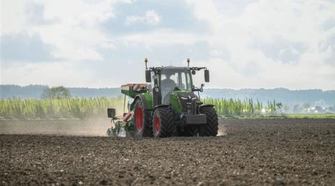Ви зараз переглядаєте Fendt представив 300 Vario Gen5: лінійка 100–152 к.с. із DynamicPerformance на всіх моделях