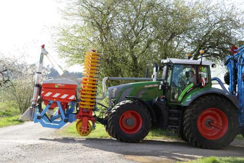 Ви зараз переглядаєте Для тракторів із габаритним переднім навісним обладнанням сертифікували першу бездротову систему камер замість сигнальника