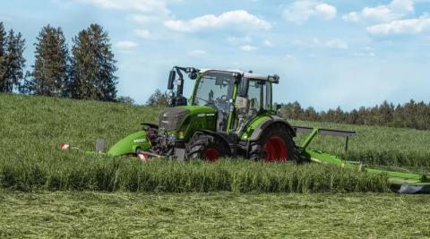 Ви зараз переглядаєте Fendt 300 Vario Gen4: лінійка 110–152 к.с. і робоче місце FendtONE з двома 12-дюймовими дисплеями
