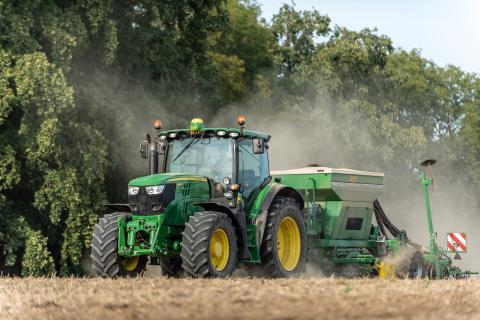 Ви зараз переглядаєте Німецькі фермери стартують із сівбою ріпаку на тлі посухи: орієнтир — волога в ґрунті