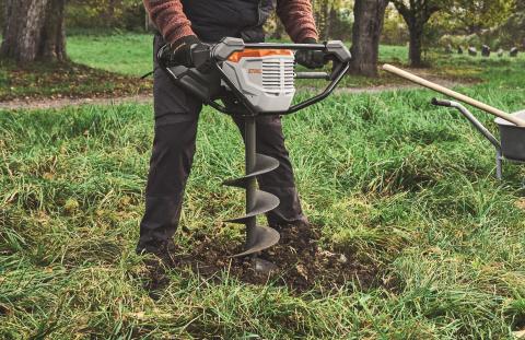 Ви зараз переглядаєте Stihl представила перший акумуляторний бур для ґрунту BTA 140