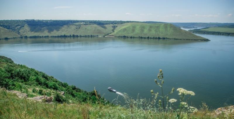 На більшості річок України зберігається стійке маловоддя На більшості річок України зберігається стійке маловоддя