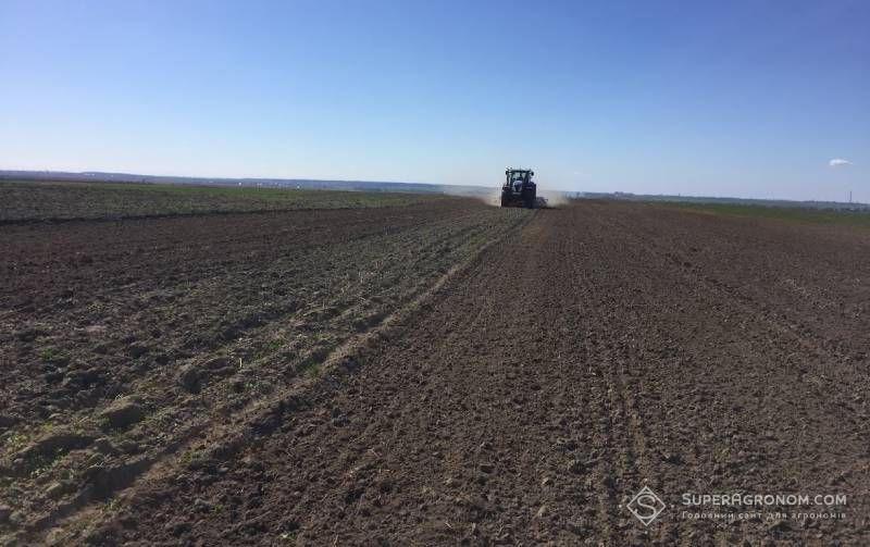 Ви зараз переглядаєте Оранка чи безоборотний основний обробіток ґрунту — що і де обрати?