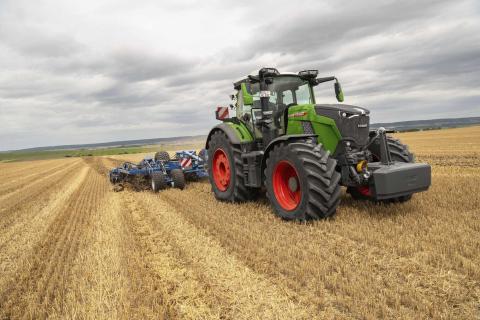 Ви зараз переглядаєте Fendt розширює функції Vario через оновлення: нові можливості для гальм причепа, TMS Flex і спрощення спурфюрінгу