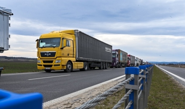 Ви зараз переглядаєте Майже половина автомобільного експорту агропродукції у серпні припала на Польщу