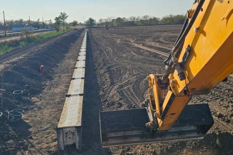 Ви зараз переглядаєте В Угорщині стартували роботи над 4-гектарною геотермальною теплицею Venlo для томатів і огірків
