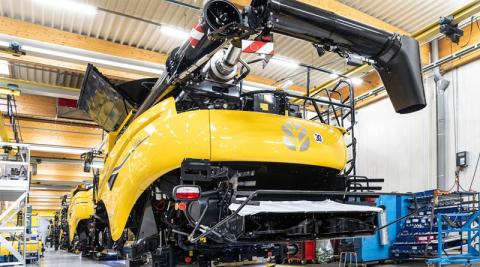 Ви зараз переглядаєте Завод New Holland у Зедельгемі відзначив 120-річчя та розповів про інвестиції у виробництво комбайнів CR10/CR11