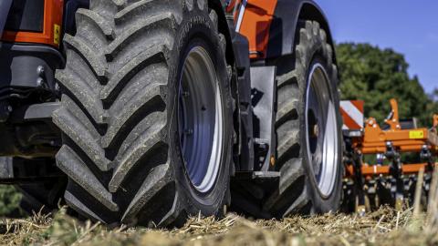 Ви зараз переглядаєте BKT і Massey Ferguson розробили новий розмір задньої шини VF 710/60 R44 для MF 7S Mark 2