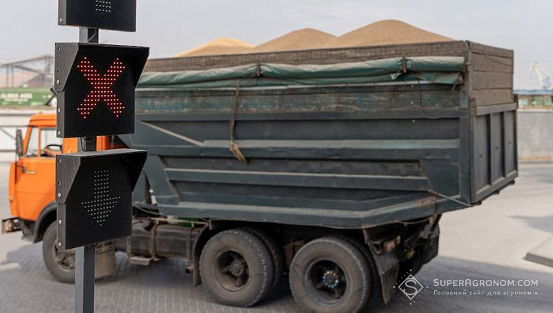 На окупованих територіях росія викрала зерна на суму близько $1 млрд — Шмигаль